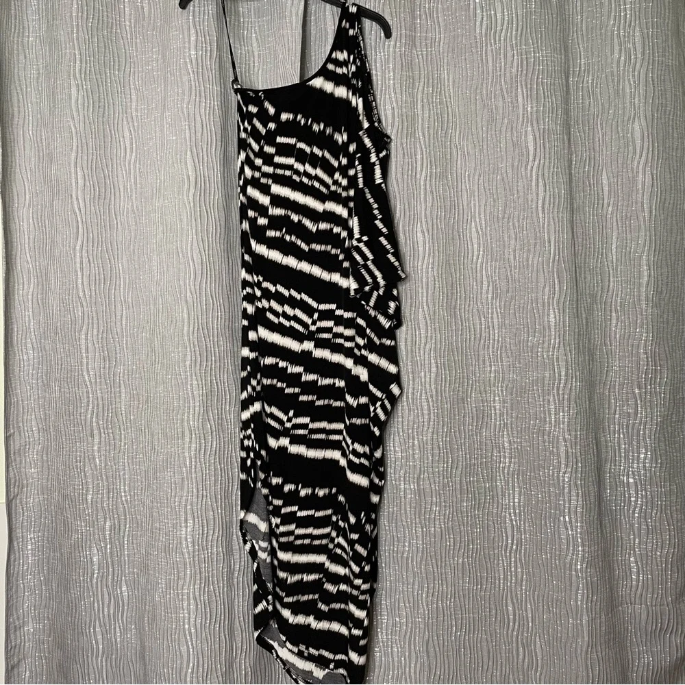 City Chic one Shoulder dress - Picture 5 of 6